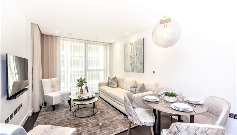 2 bed property in Charles Clowes Walk, London